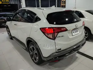 Honda Vezel 1.5 Two-Wheel Drive 2014 Pearl