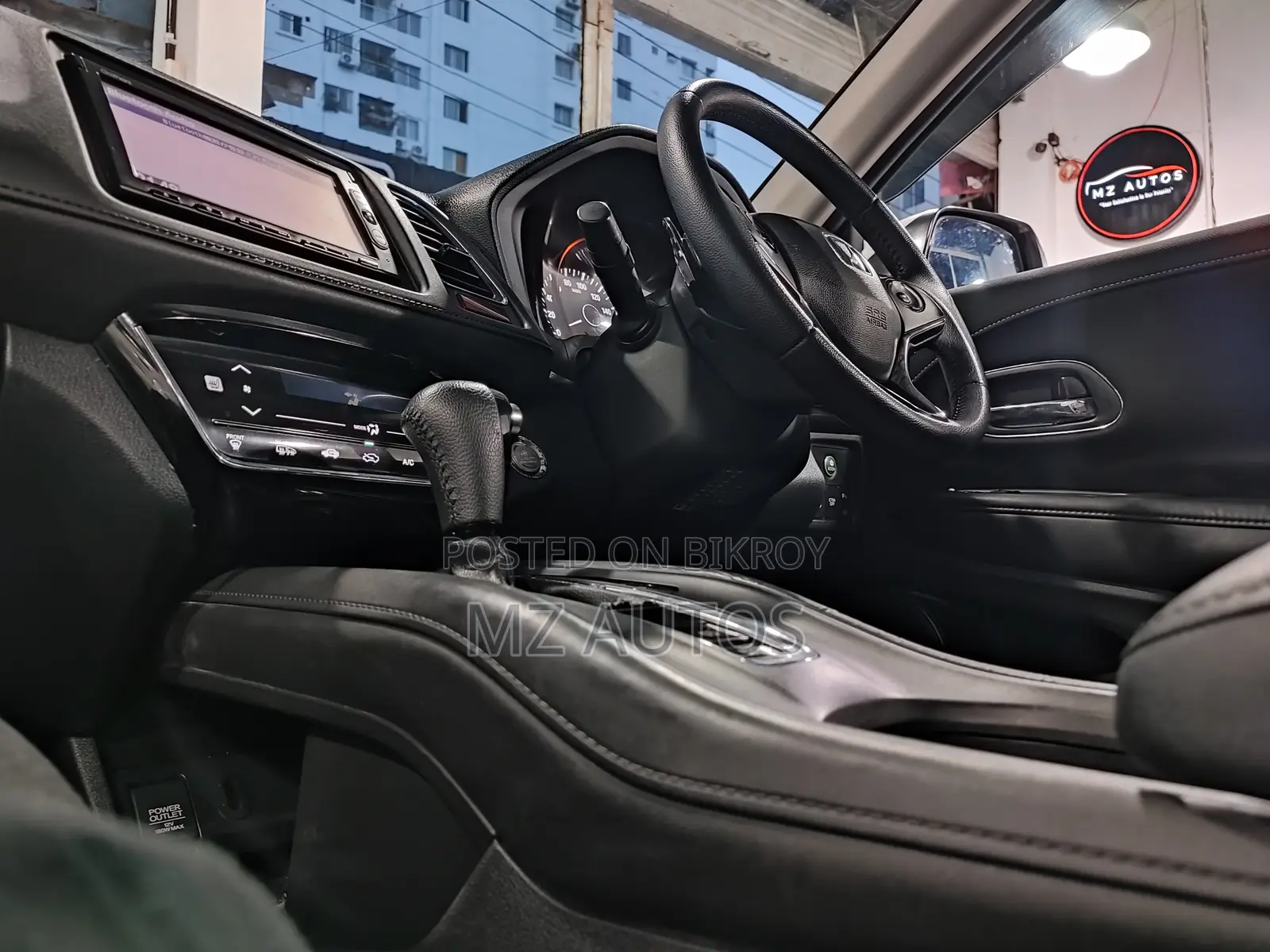 Honda Vezel 1.5 Two-Wheel Drive 2014 Pearl