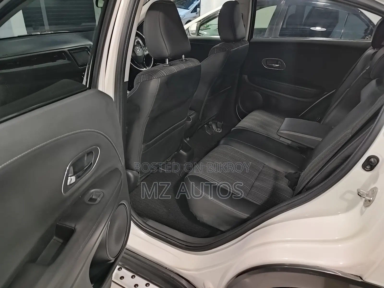 Honda Vezel 1.5 Two-Wheel Drive 2014 Pearl