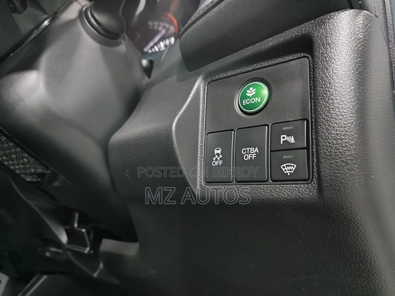 Honda Vezel 1.5 Two-Wheel Drive 2014 Pearl
