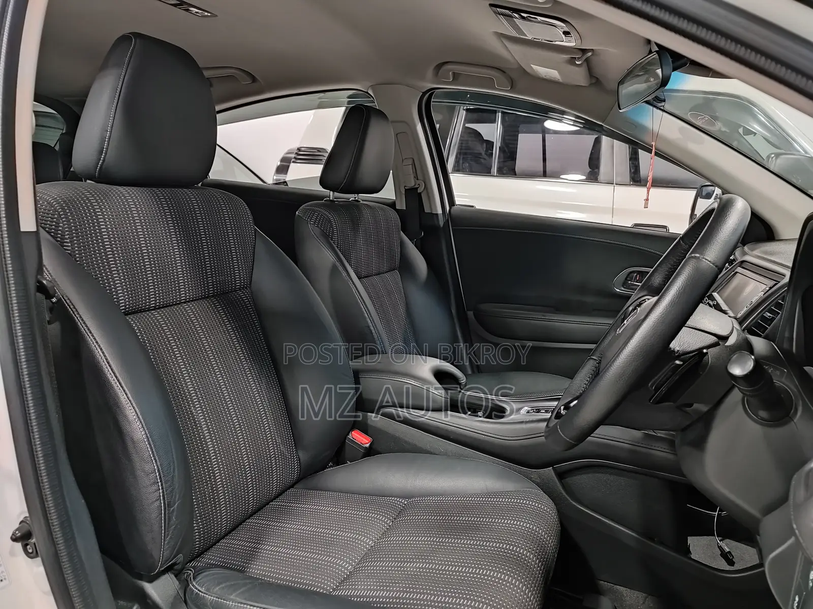 Honda Vezel 1.5 Two-Wheel Drive 2014 Pearl