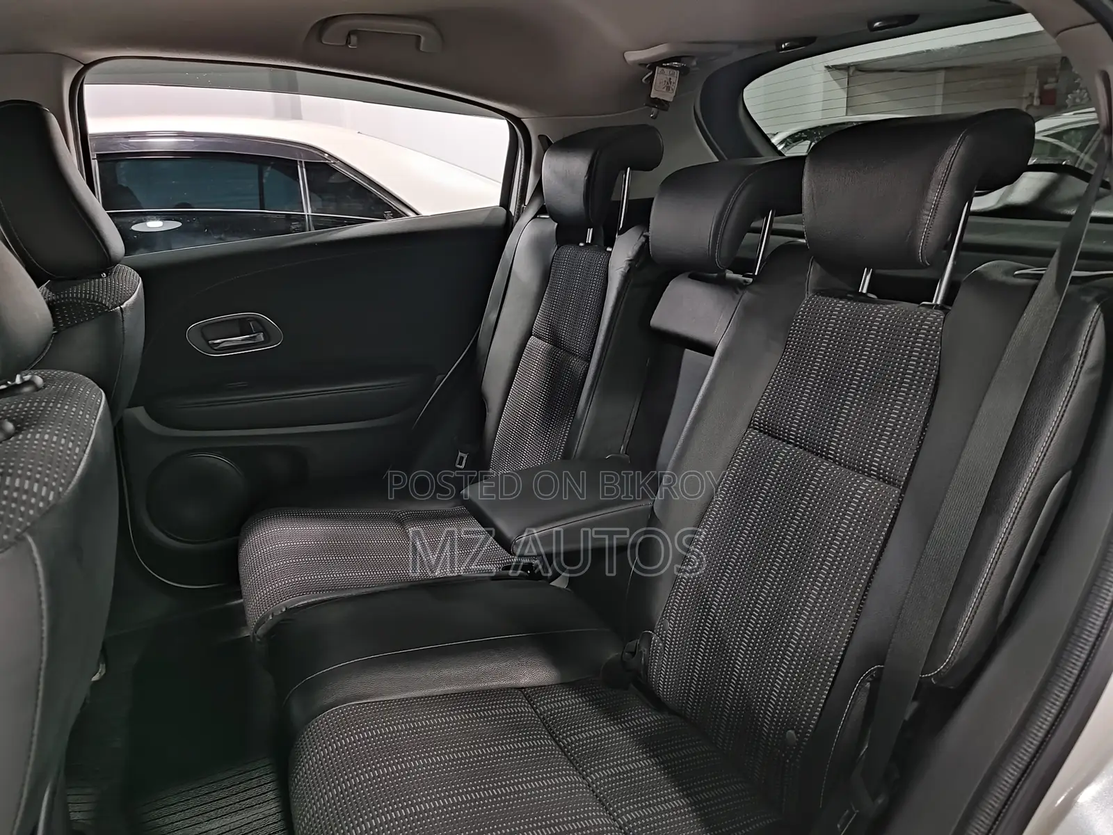 Honda Vezel 1.5 Two-Wheel Drive 2014 Pearl
