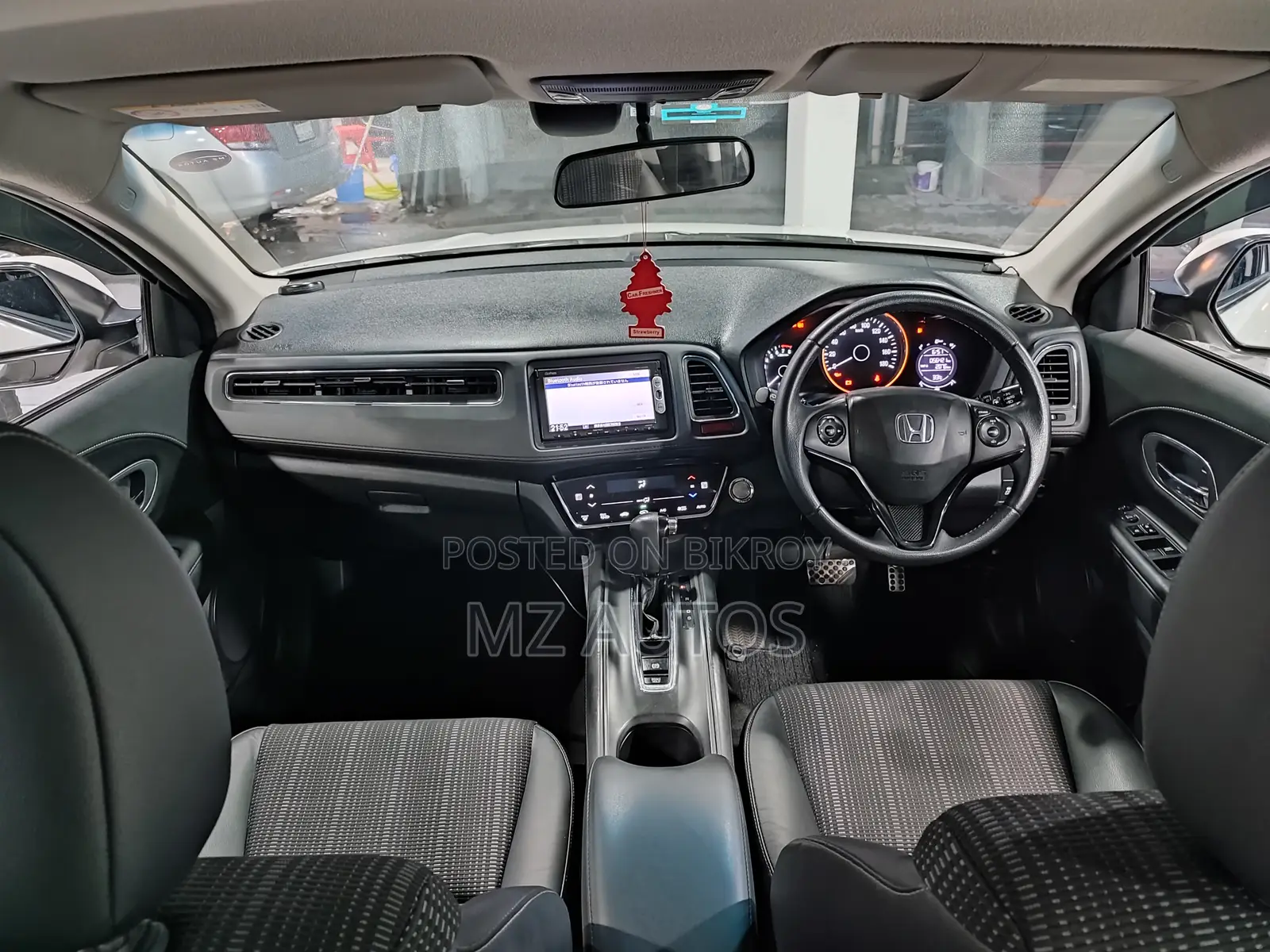 Honda Vezel 1.5 Two-Wheel Drive 2014 Pearl