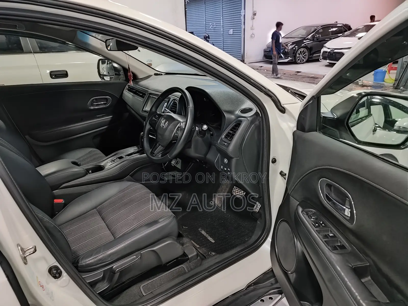 Honda Vezel 1.5 Two-Wheel Drive 2014 Pearl