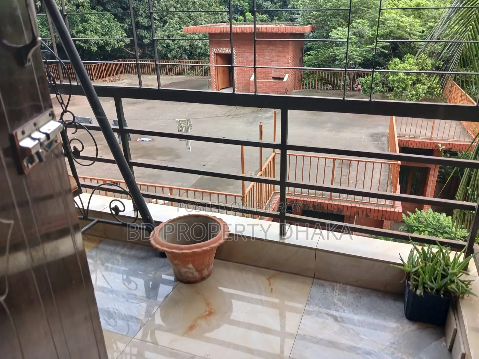 গুলশানে ৩ বেডরুমের অ্যাপার্টমেন্ট বিক্রয়ের জন্য