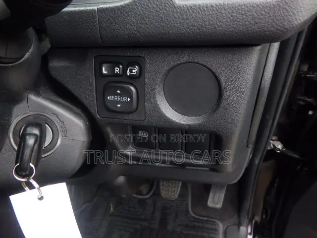 Toyota HiAce 2021 Red