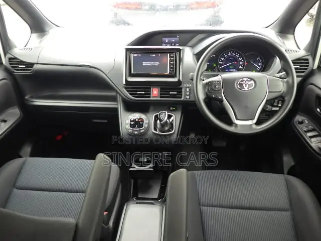 টয়োটা নোহা ২০২১ পার্ল