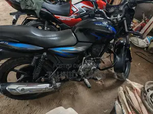 বাজাজ ডিসকভার ১২৫ ২০১২ কালো