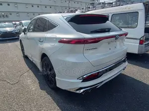 টয়োটা হ্যারিয়ার হাইব্রিড জেড ২০২১ পার্ল