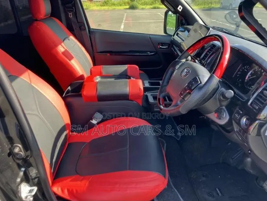 Toyota HiAce 2021 Black