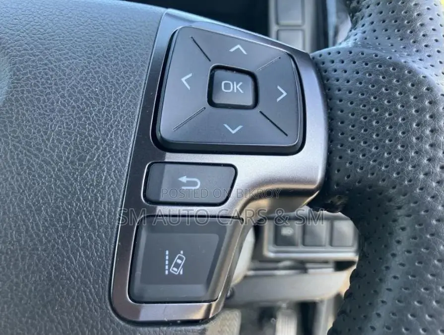 Toyota HiAce 2021 Black