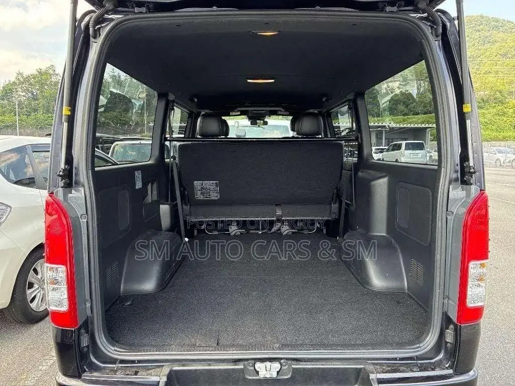 Toyota HiAce 2022 Black