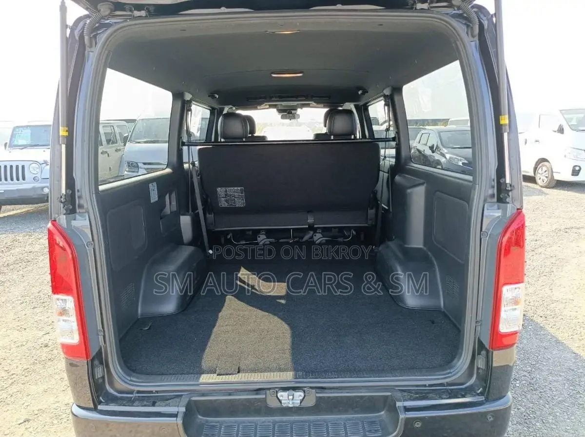 Toyota HiAce 2022 Black