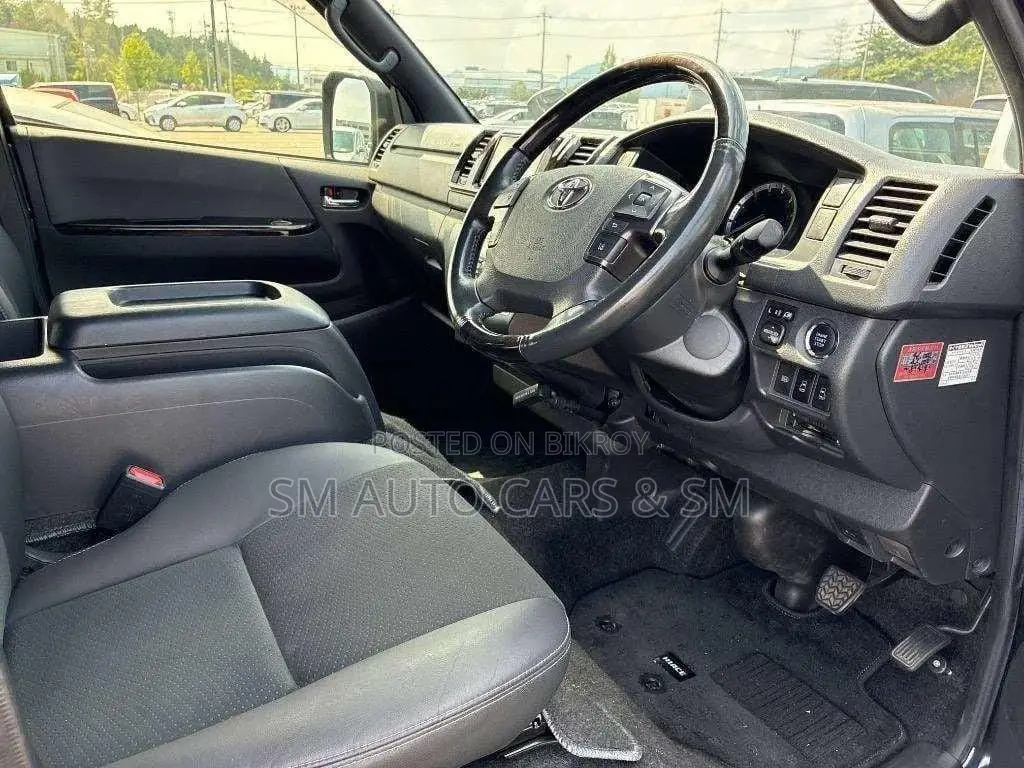 Toyota HiAce 2022 Black