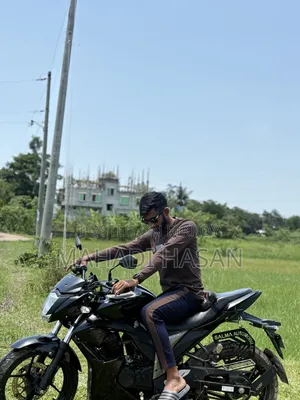 সুজুকি জিক্সার ২০২৫ ব্ল্যাক