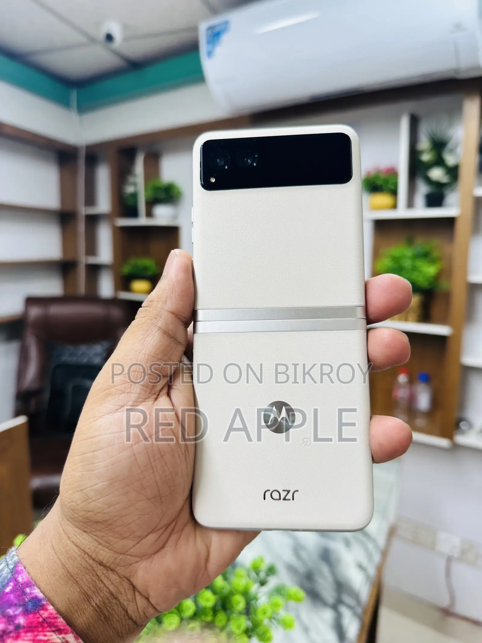 মোটরসাইকেল রেজ্র ৪০এস ২৫৬ জিবি সাদা