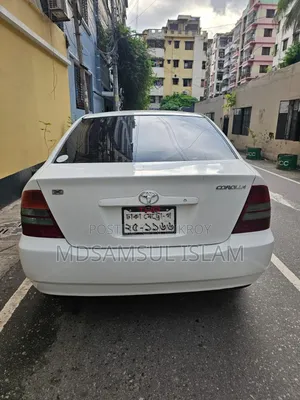Toyota Corolla 2002 White