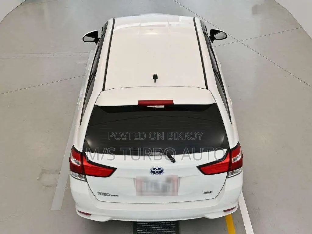 Toyota Corolla Fielder 2021 White