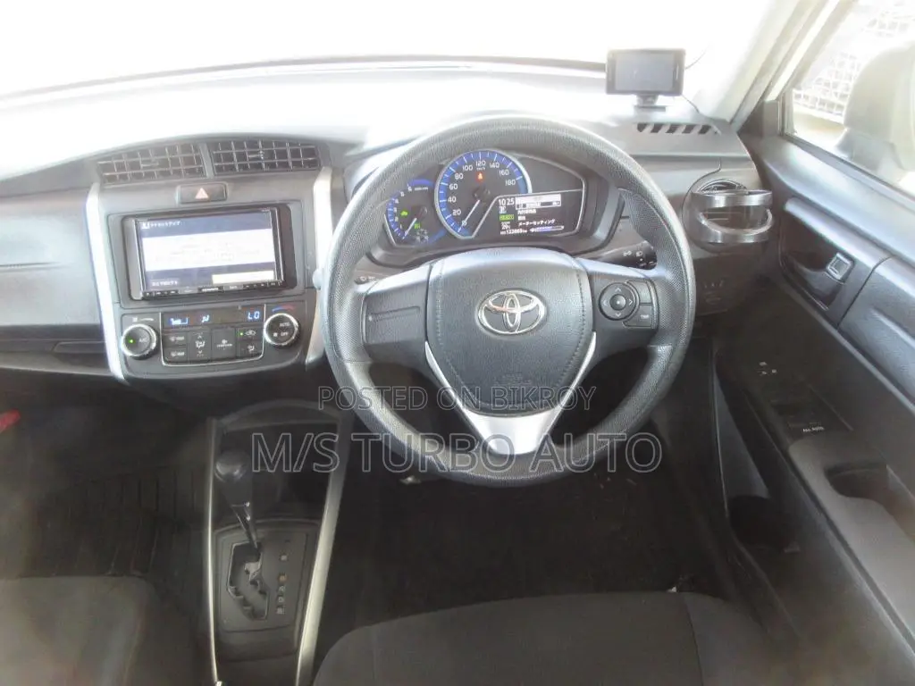 Toyota Corolla Fielder 2021 White