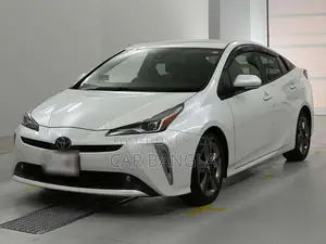 Toyota Prius 2021 White