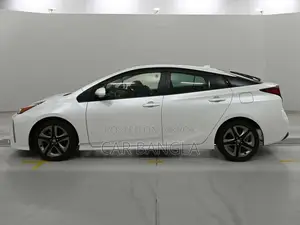 Toyota Prius 2021 White