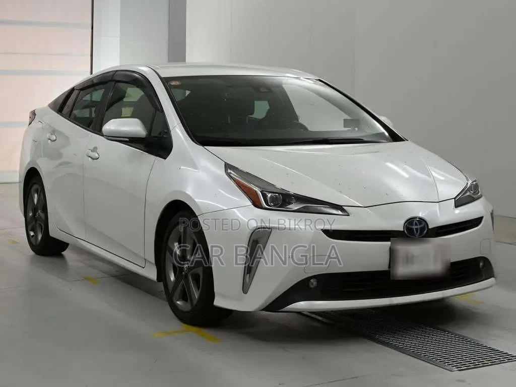 Toyota Prius 2021 White