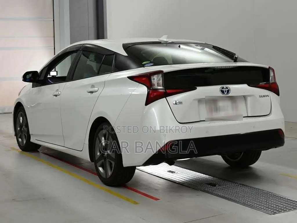 Toyota Prius 2021 White