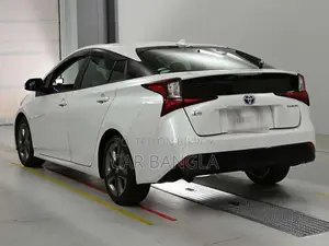 Toyota Prius 2021 White