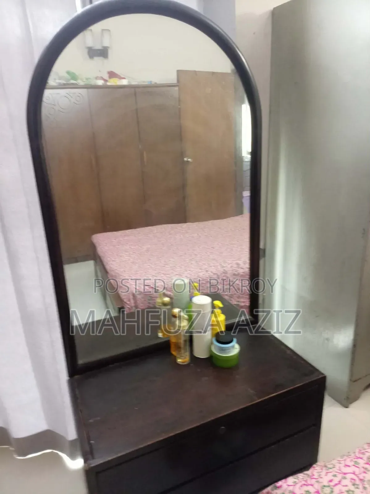 Dressing Table with Unique Design in Strong Wood at Affordable Price