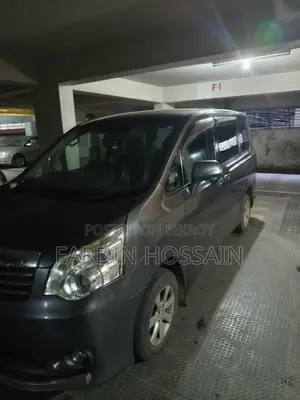 Toyota Noah 2.0 158hp FWD (7 Seater) 2012 Gray