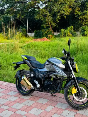 Suzuki Gixxer SF 2025