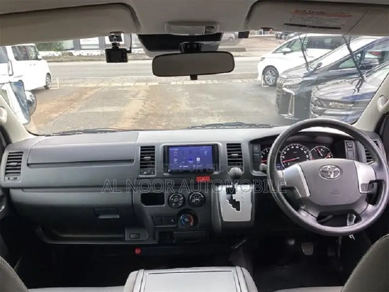 Toyota HiAce 2021 White