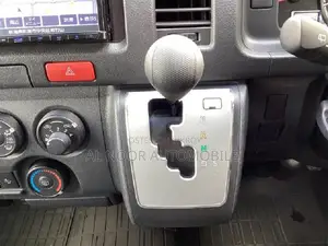 Toyota HiAce 2021 White
