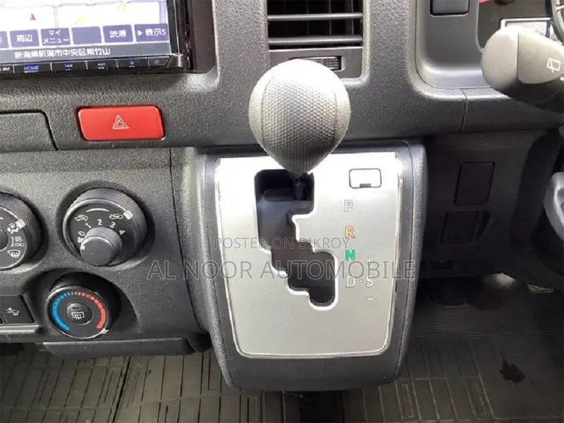 Toyota HiAce 2021 White