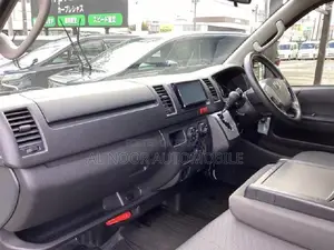 Toyota HiAce 2021 White