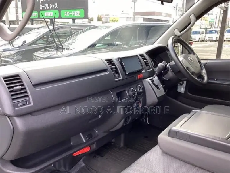 Toyota HiAce 2021 White