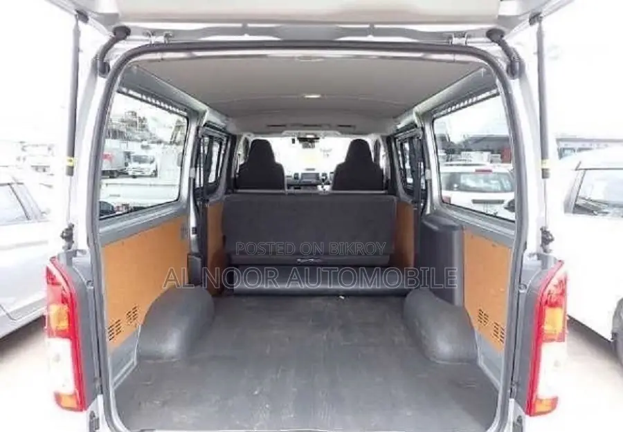 Toyota HiAce 2021 Silver