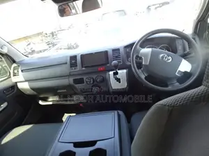 Toyota HiAce 2021 Silver