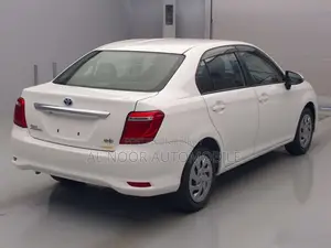 টয়োটা এক্সিও ২০২১ সাদা