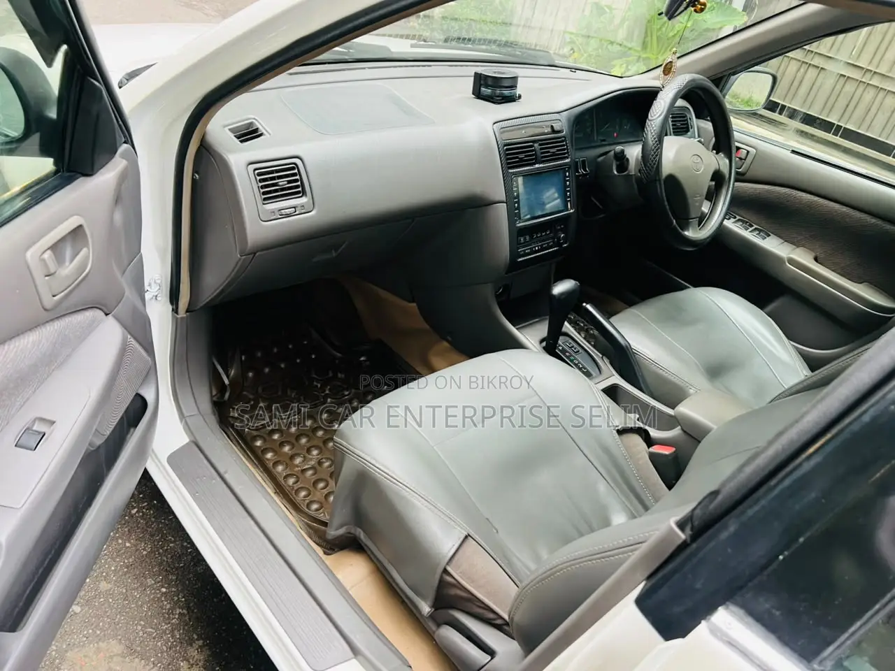 টয়োটা করোনা প্রিমিও ২০০০ সাদা