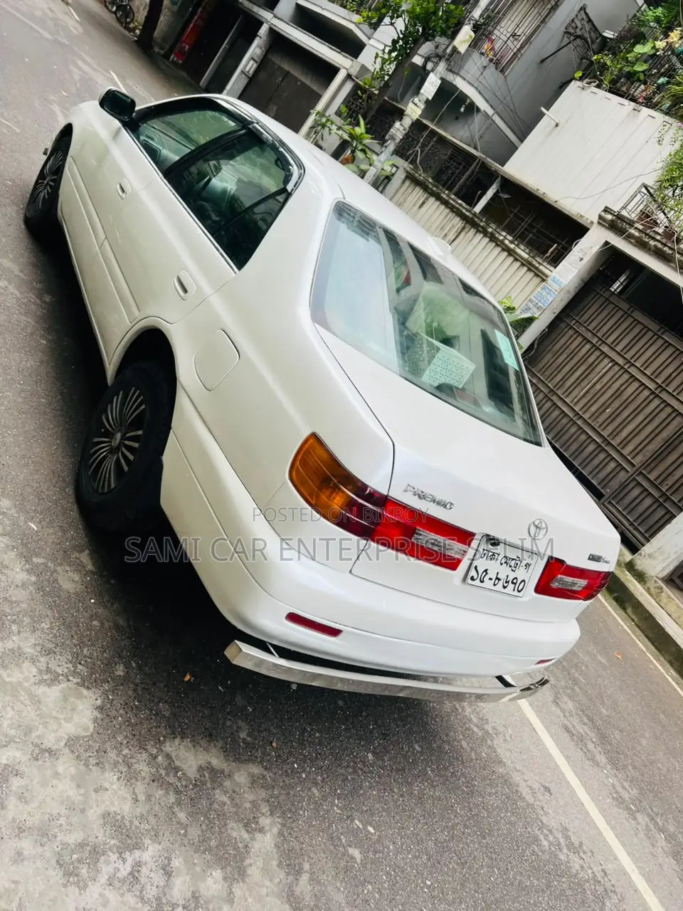 টয়োটা করোনা প্রিমিও ২০০০ সাদা