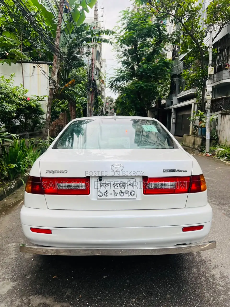 টয়োটা করোনা প্রিমিও ২০০০ সাদা
