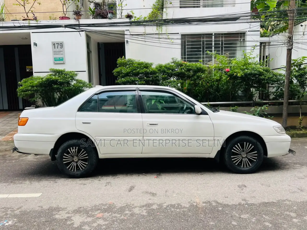 টয়োটা করোনা প্রিমিও ২০০০ সাদা