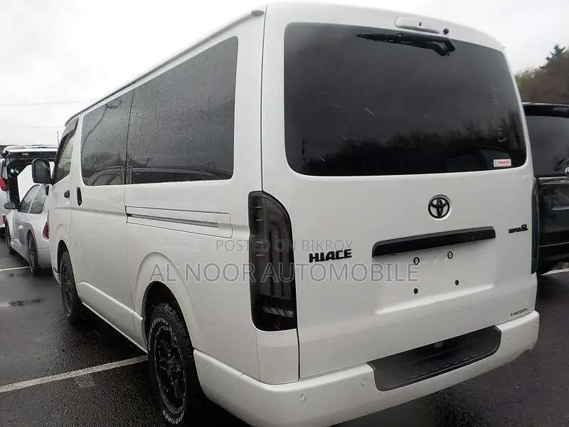 Toyota HiAce 2021 White