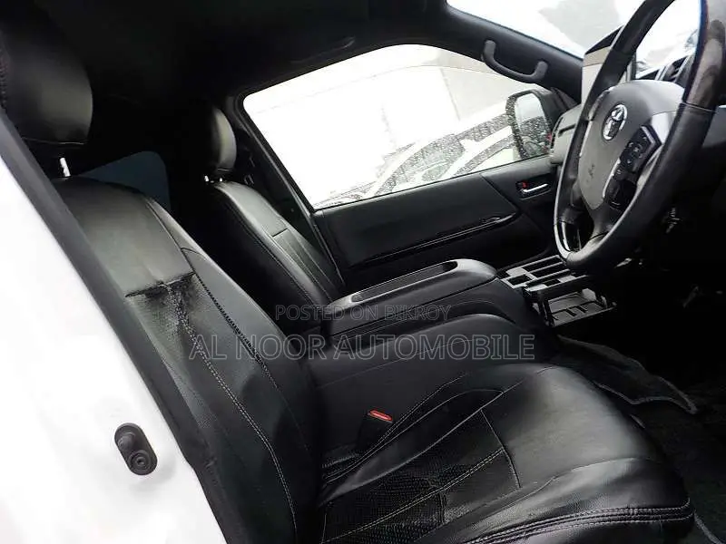 Toyota HiAce 2021 White