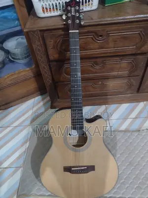 গিটার বিক্রির জন্য। নতুন