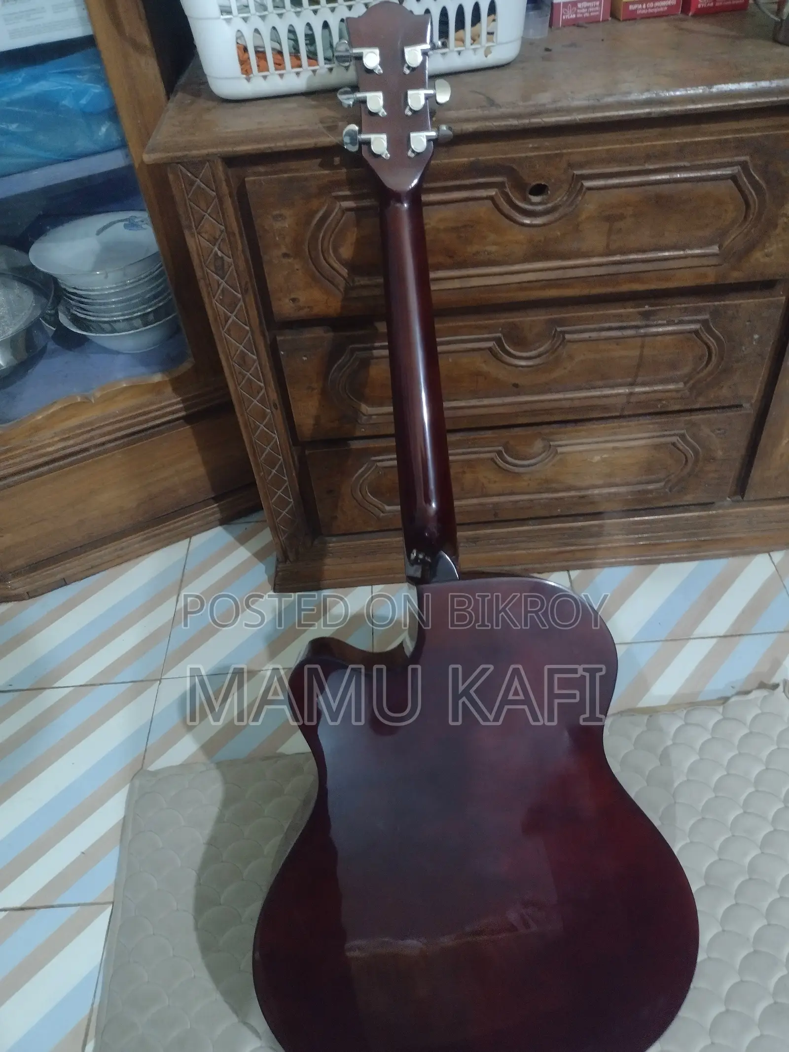 গিটার বিক্রির জন্য। নতুন