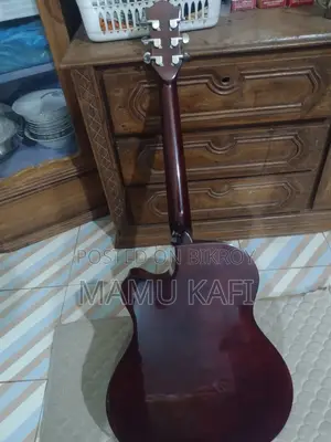 গিটার বিক্রির জন্য। নতুন