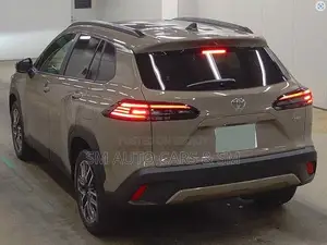 নিউ টয়োটা করোল্লা ক্রস ২০২৬ ব্রাউন