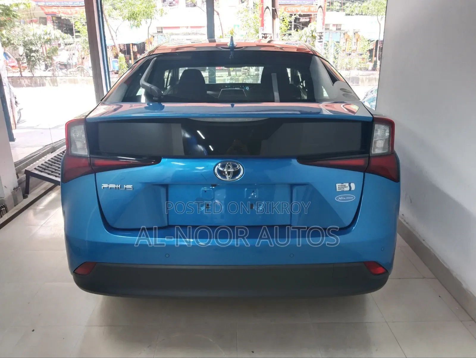 টয়োটা প্রিয়াস ২০২০ নীল